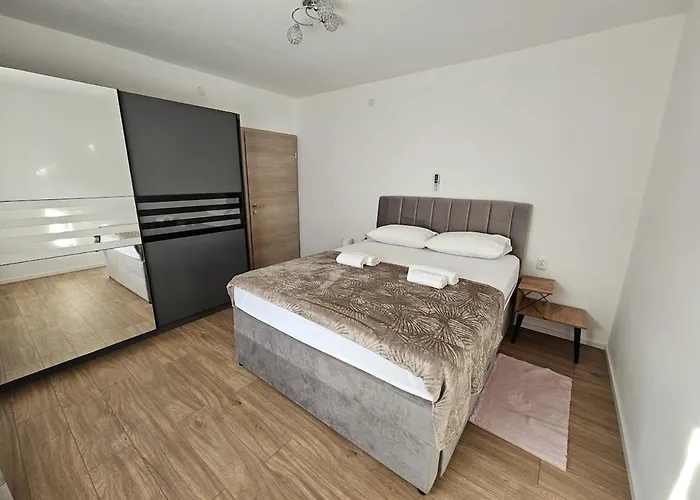 דירה Three Bedroom זאדאר