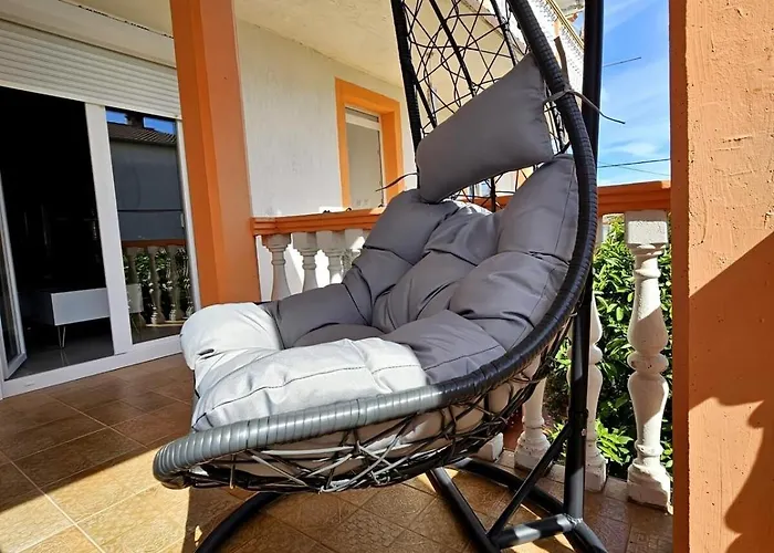 Three Bedroom דירה *