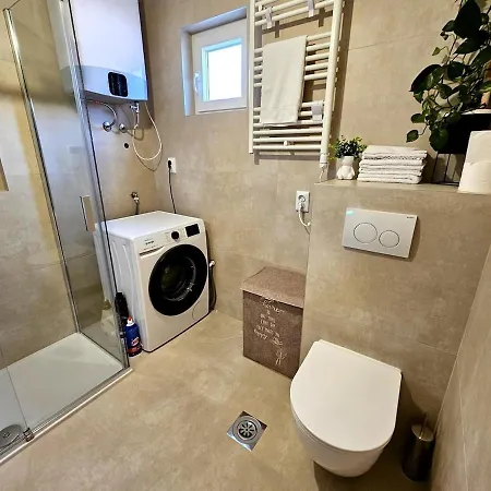 Three Bedroom Lejlighed *