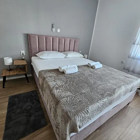 Three Bedroom Lejlighed Zadar